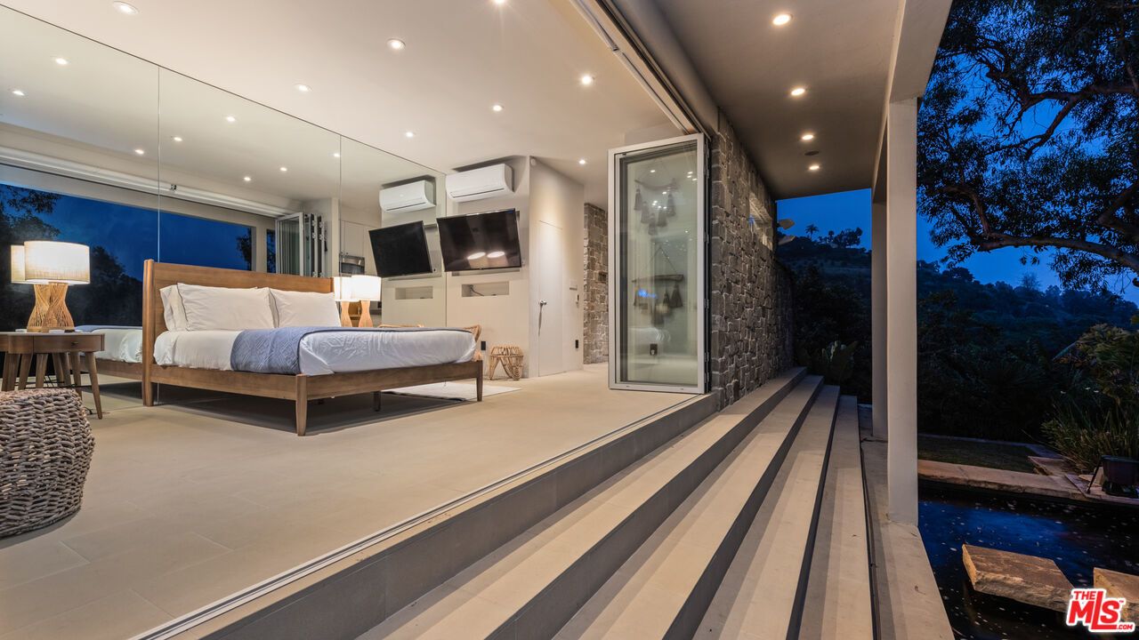 10556 Fontenelle Way - 1 property image