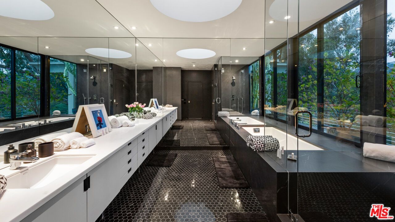 10556 Fontenelle Way - 1 property image