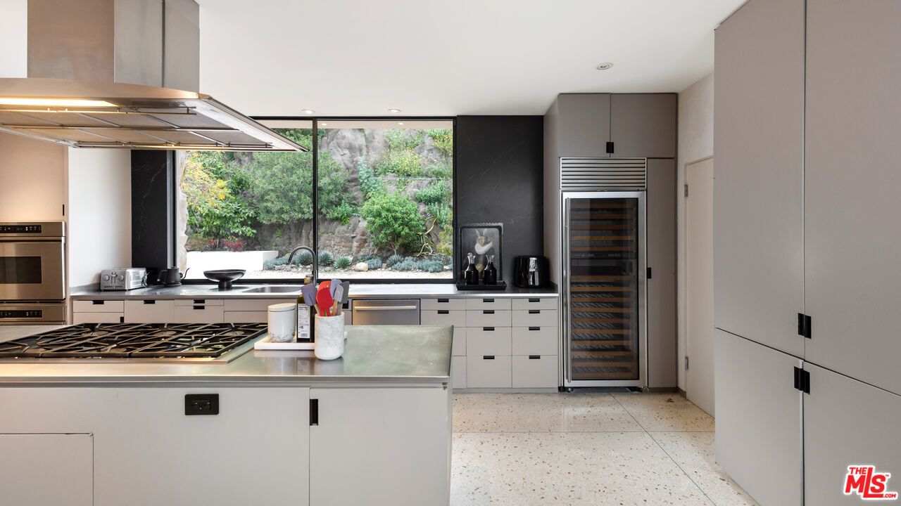 10556 Fontenelle Way - 1 property image