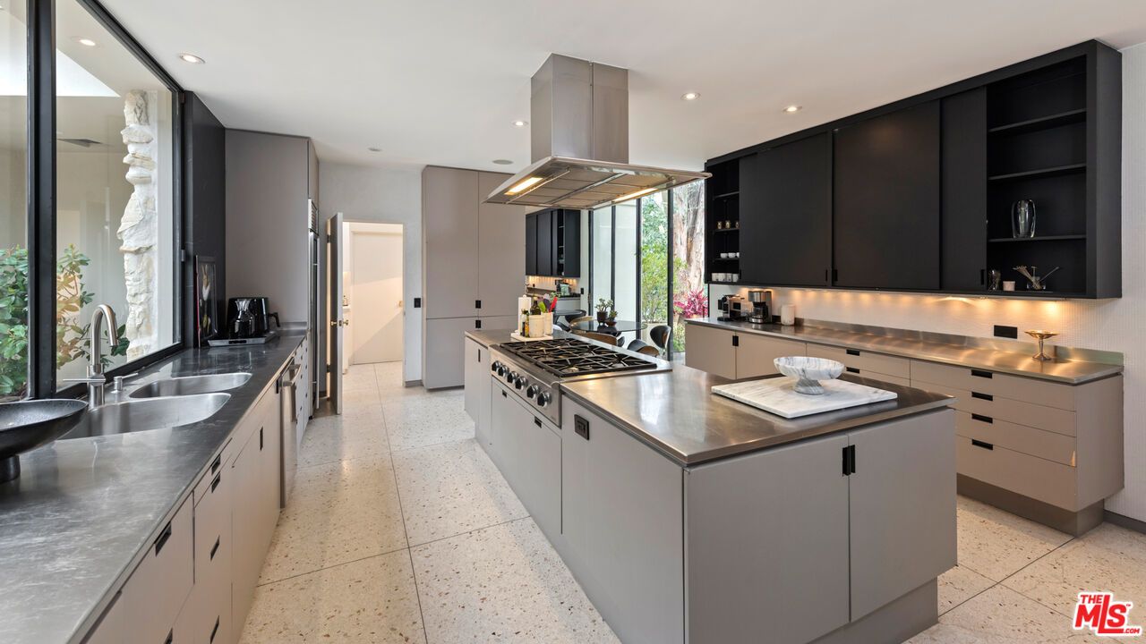 10556 Fontenelle Way - 1 property image