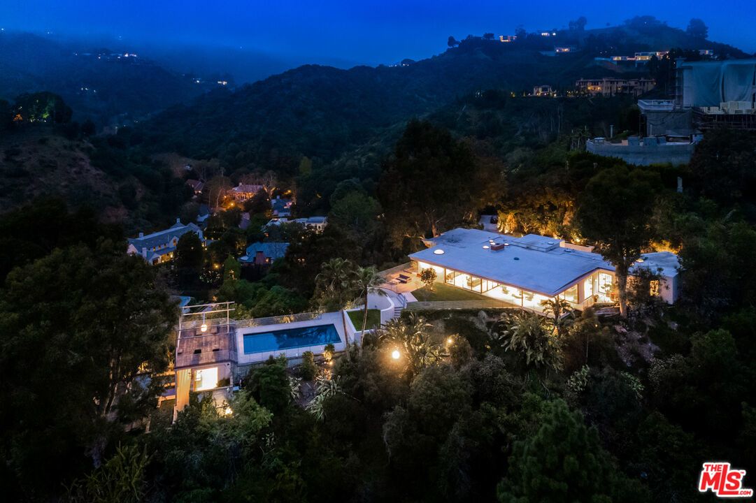 10556 Fontenelle Way - 1 property image