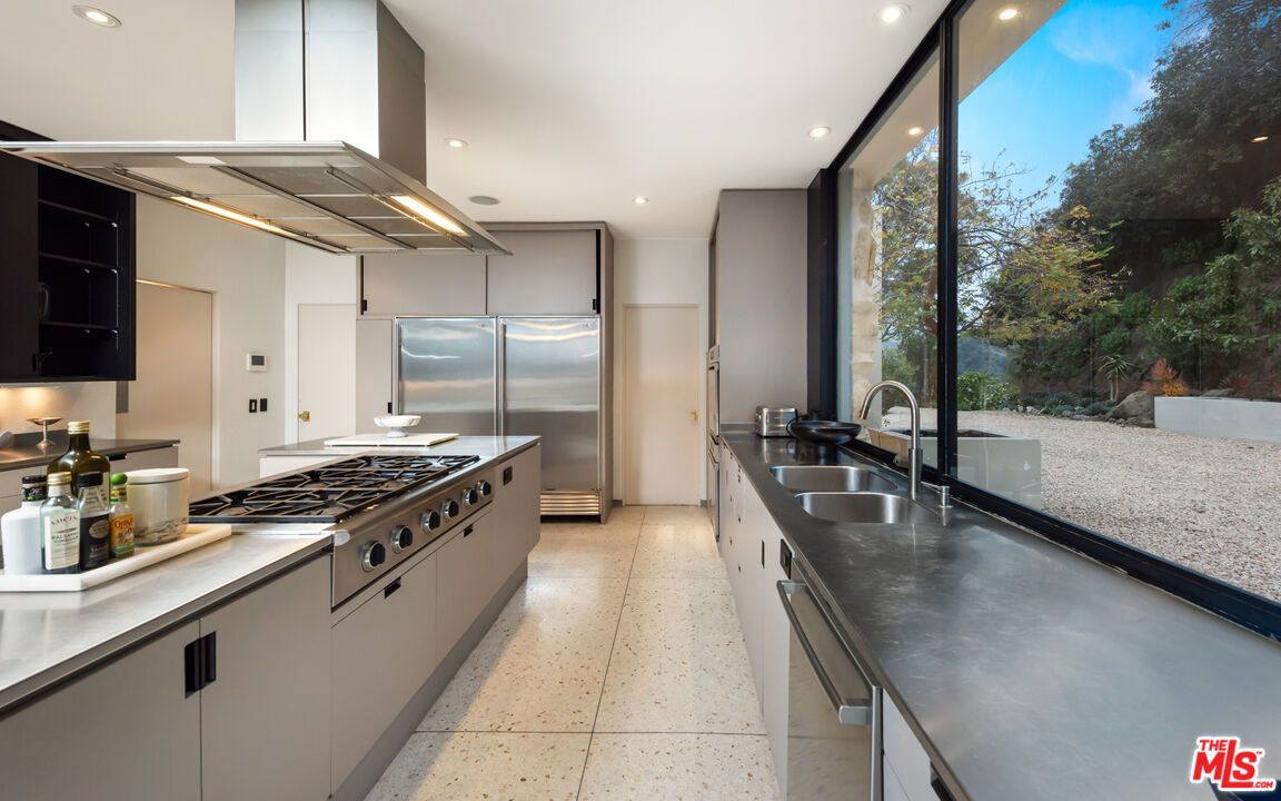 10556 Fontenelle Way - 1 property image