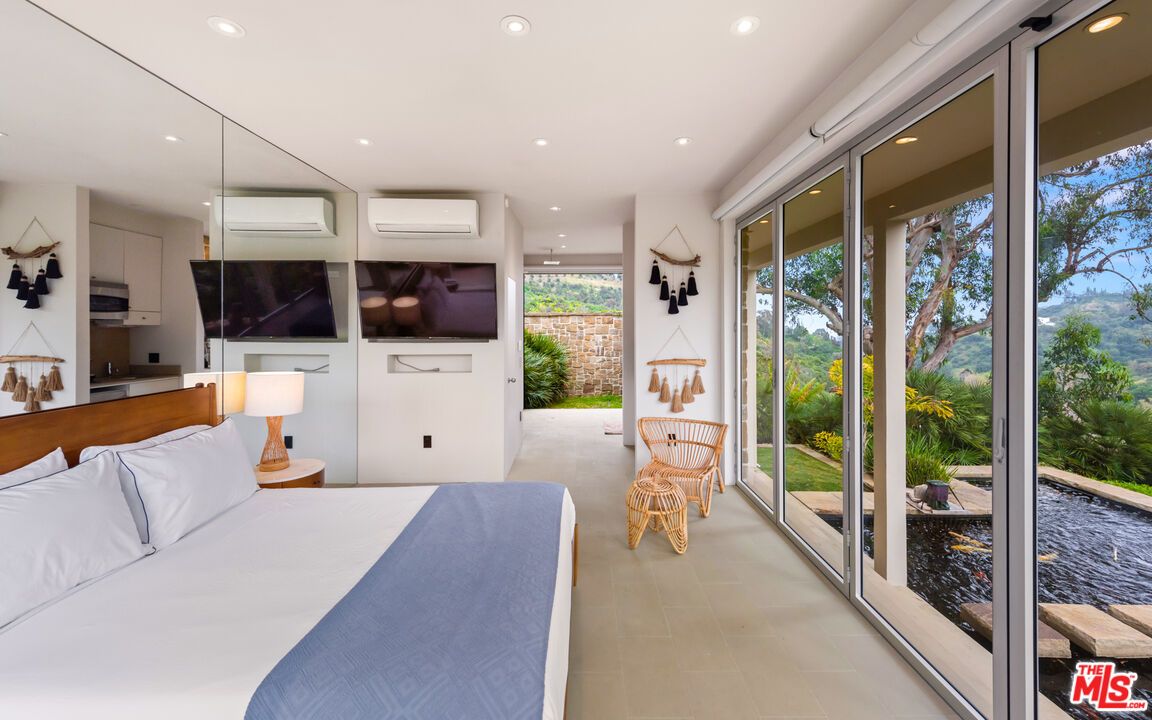 10556 Fontenelle Way - 1 property image