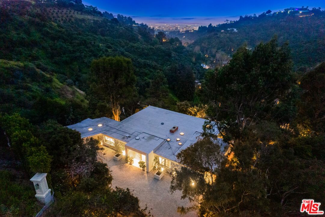 10556 Fontenelle Way - 1 property image