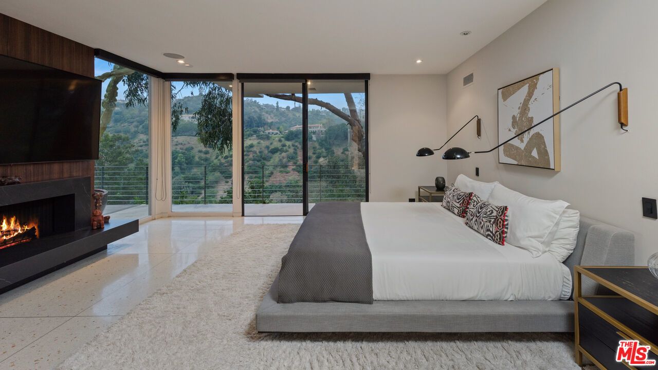 10556 Fontenelle Way - 1 property image