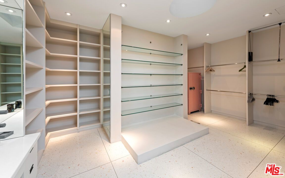 10556 Fontenelle Way - 1 property image