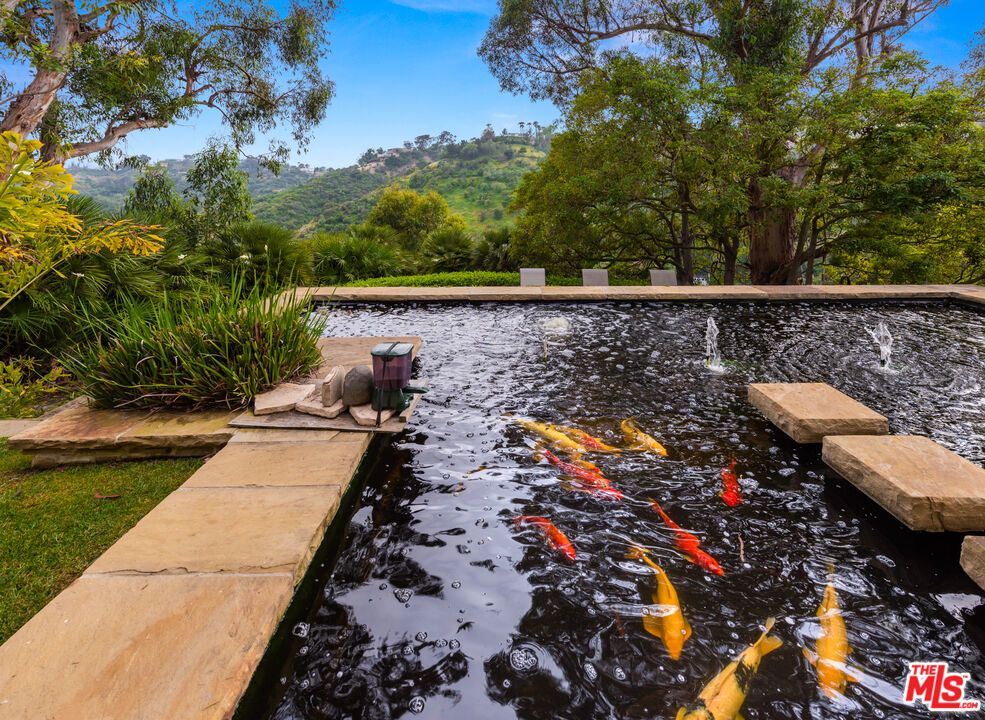 10556 Fontenelle Way - 1 property image