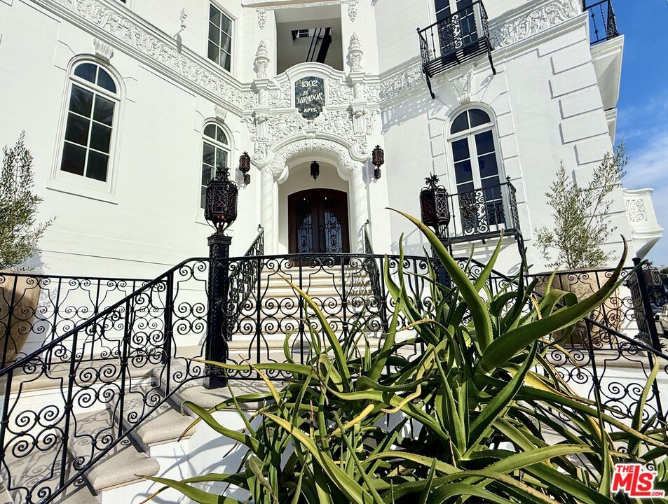 1302 North Sweetzer Avenue - 202 property image