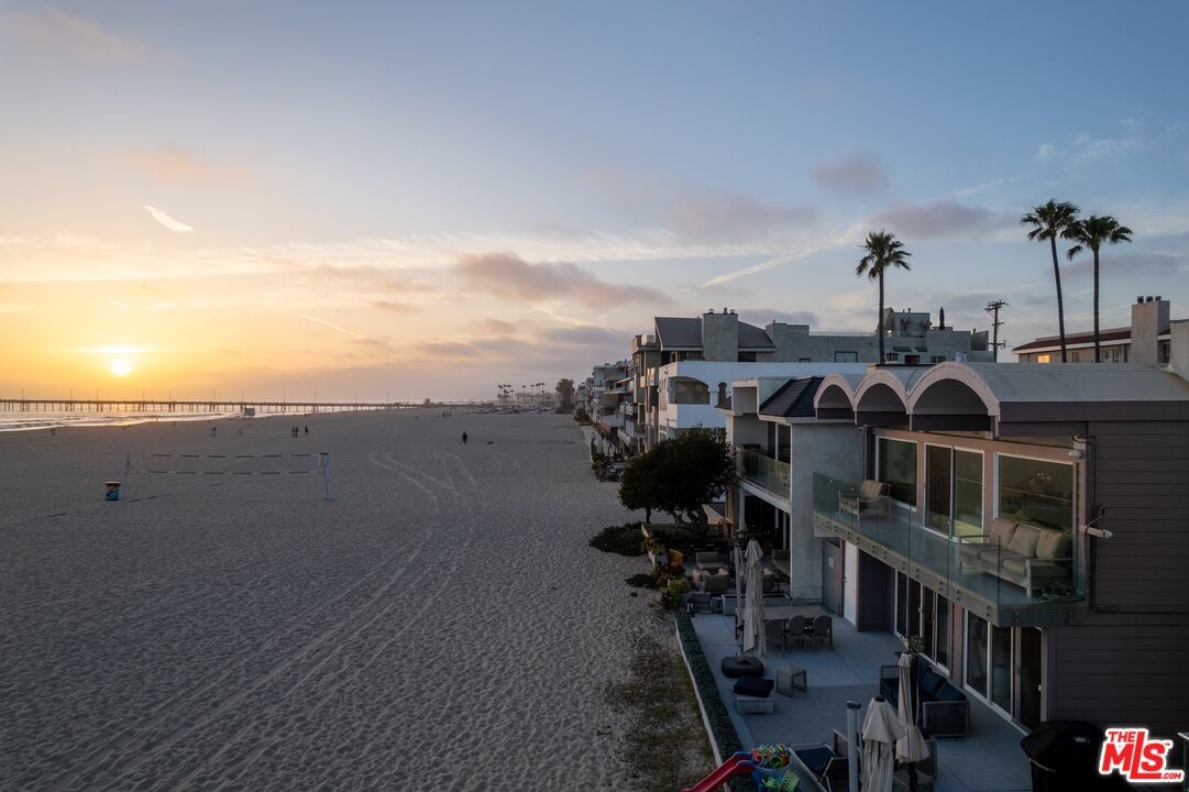 3806 Ocean Front Walk - 1 property image