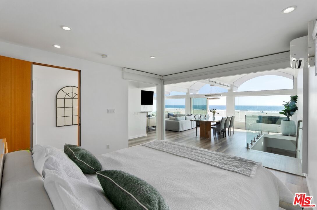 3806 Ocean Front Walk - 1 property image