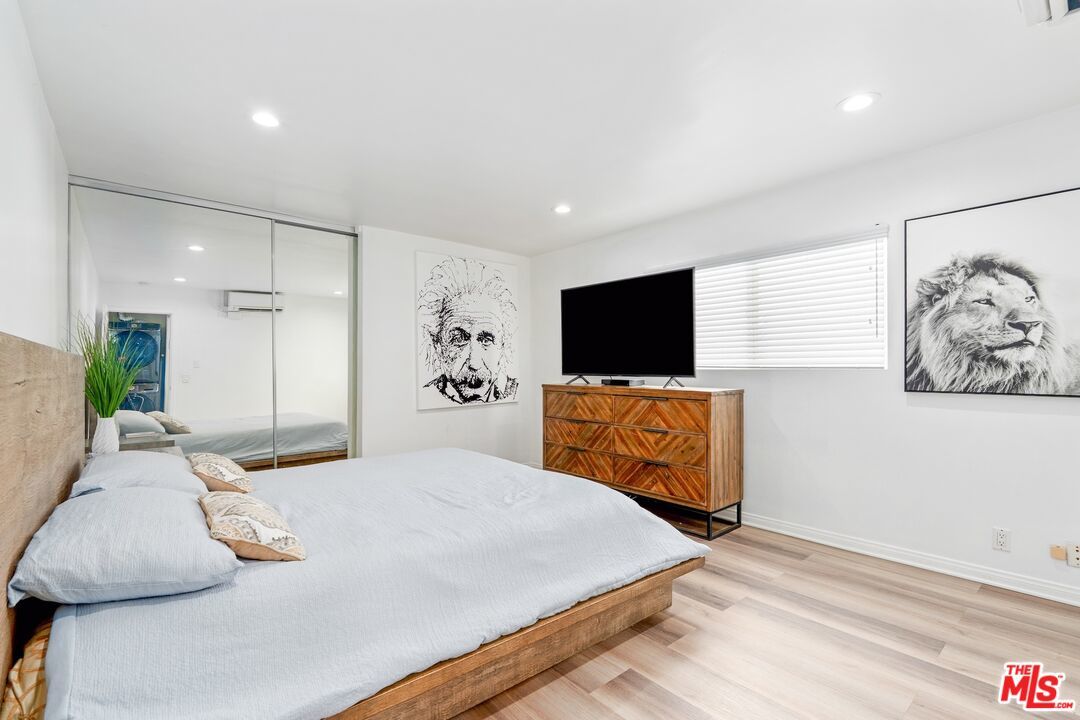 3806 Ocean Front Walk - 1 property image