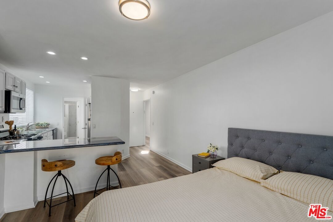 3806 Ocean Front Walk - 1 property image