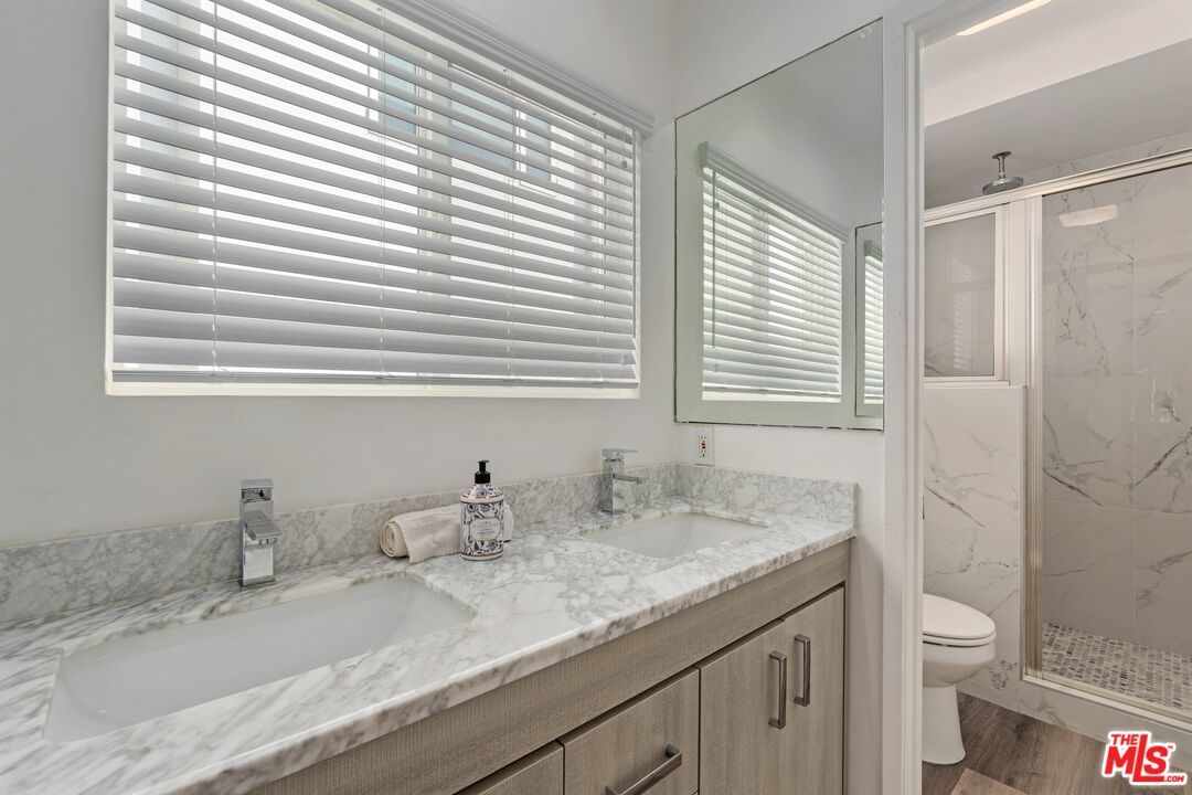 3806 Ocean Front Walk - 1 property image