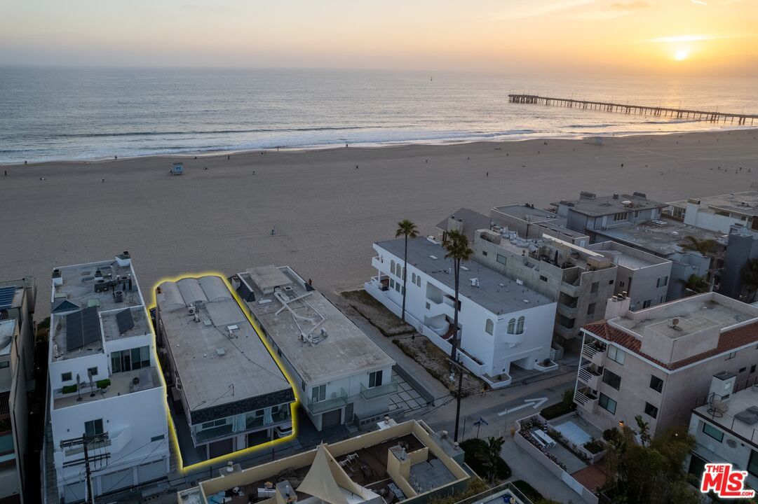 3806 Ocean Front Walk - 1 property image