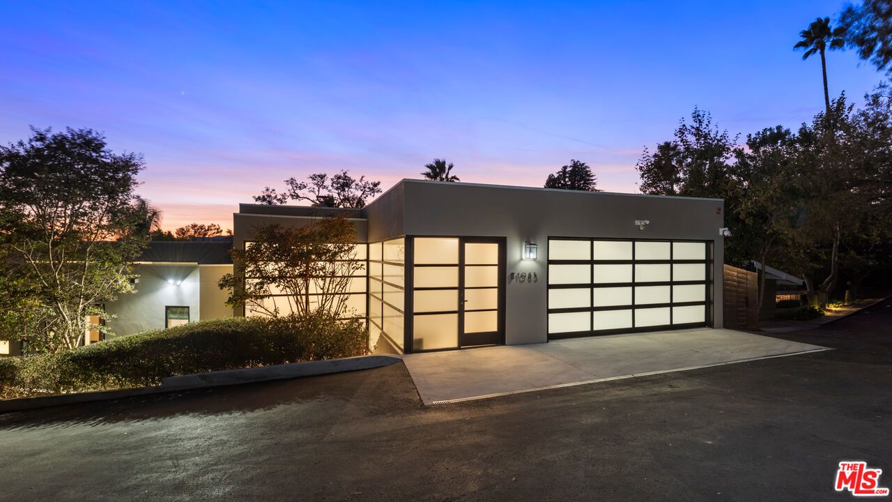 1085 Carolyn Way - 1 property image