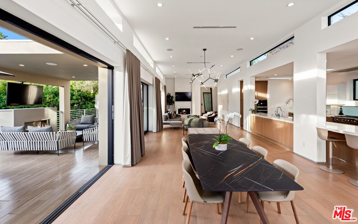 1085 Carolyn Way - 1 property image