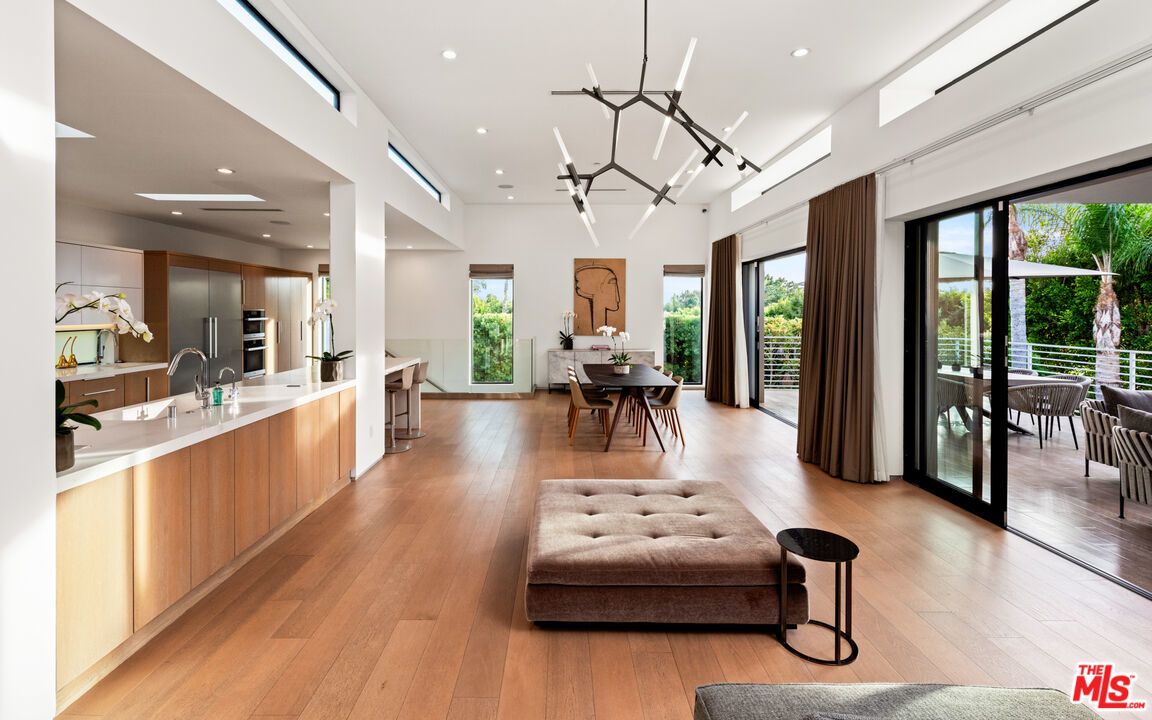 1085 Carolyn Way - 1 property image