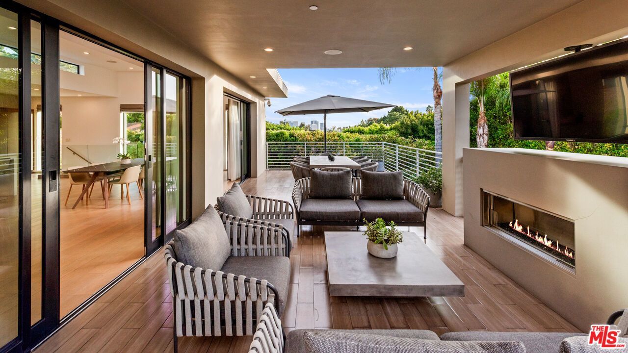 1085 Carolyn Way - 1 property image