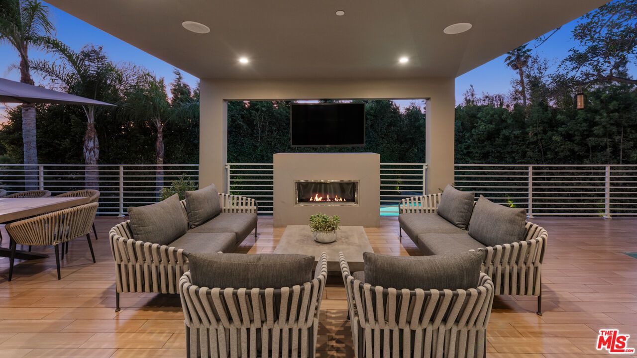 1085 Carolyn Way - 1 property image