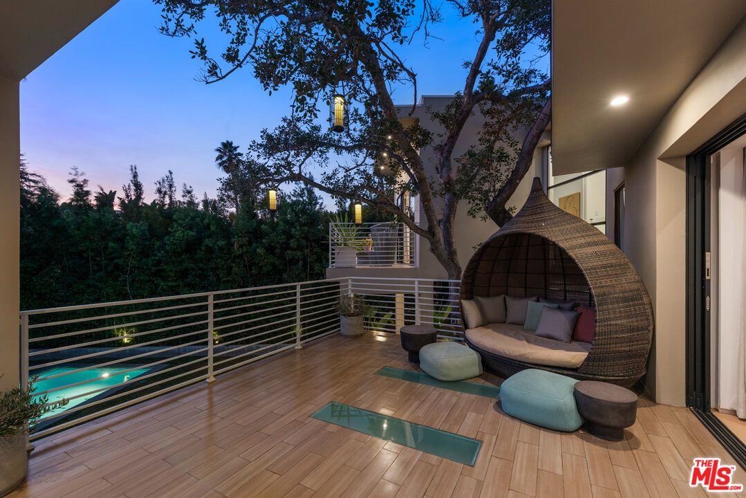 1085 Carolyn Way - 1 property image