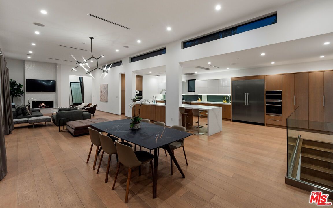 1085 Carolyn Way - 1 property image