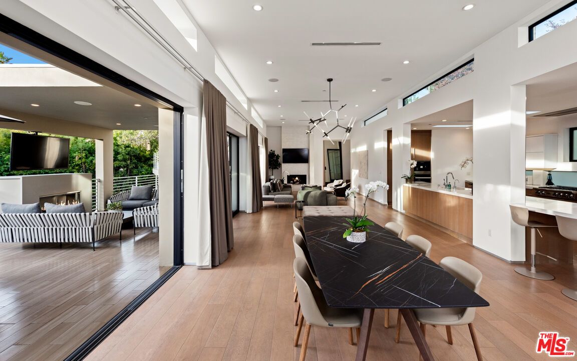 1085 Carolyn Way - 1 property image