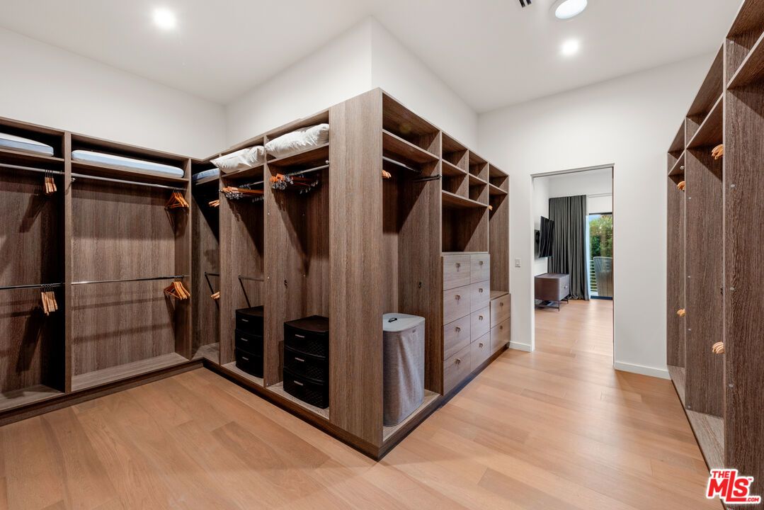 1085 Carolyn Way - 1 property image