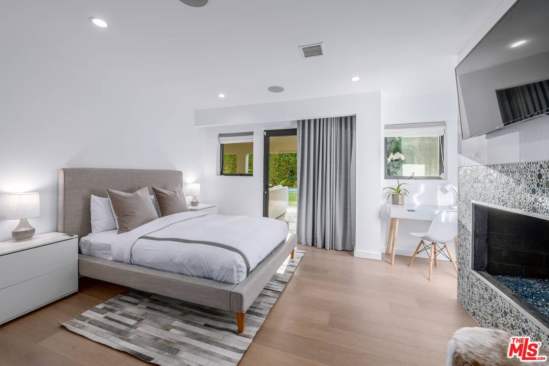 1085 Carolyn Way - 1 property image