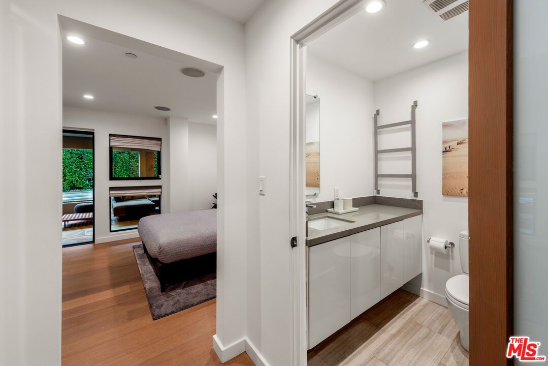 1085 Carolyn Way - 1 property image