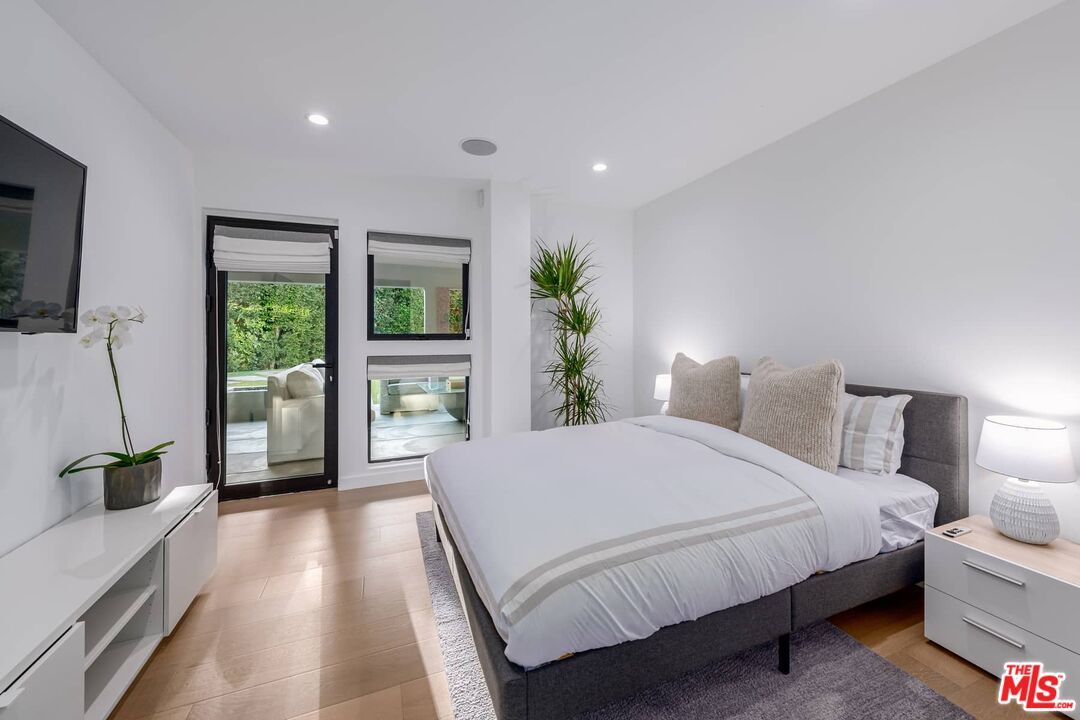 1085 Carolyn Way - 1 property image