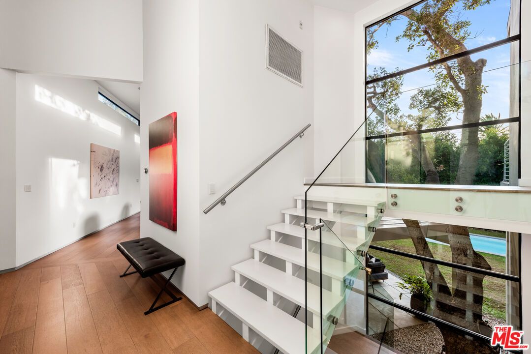 1085 Carolyn Way - 1 property image