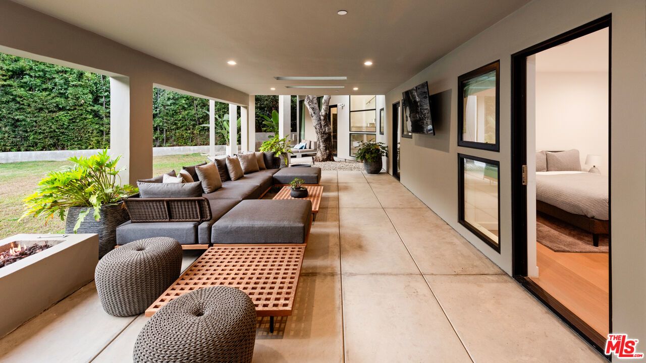 1085 Carolyn Way - 1 property image