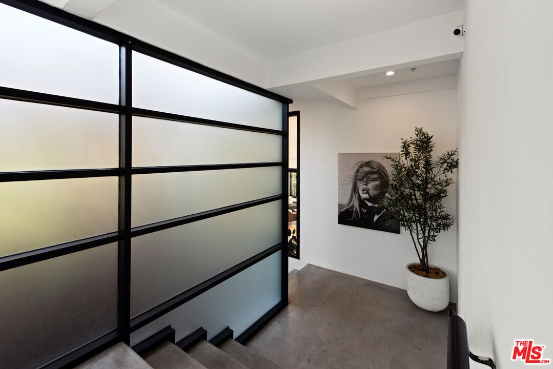 1085 Carolyn Way - 1 property image