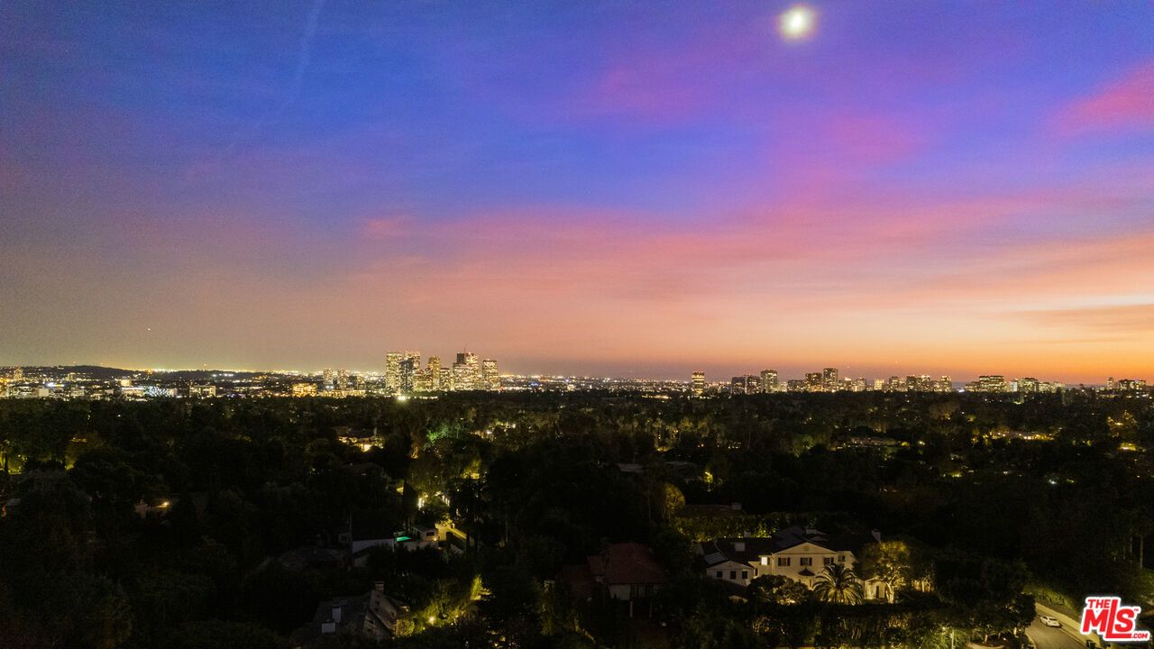 1085 Carolyn Way - 1 property image