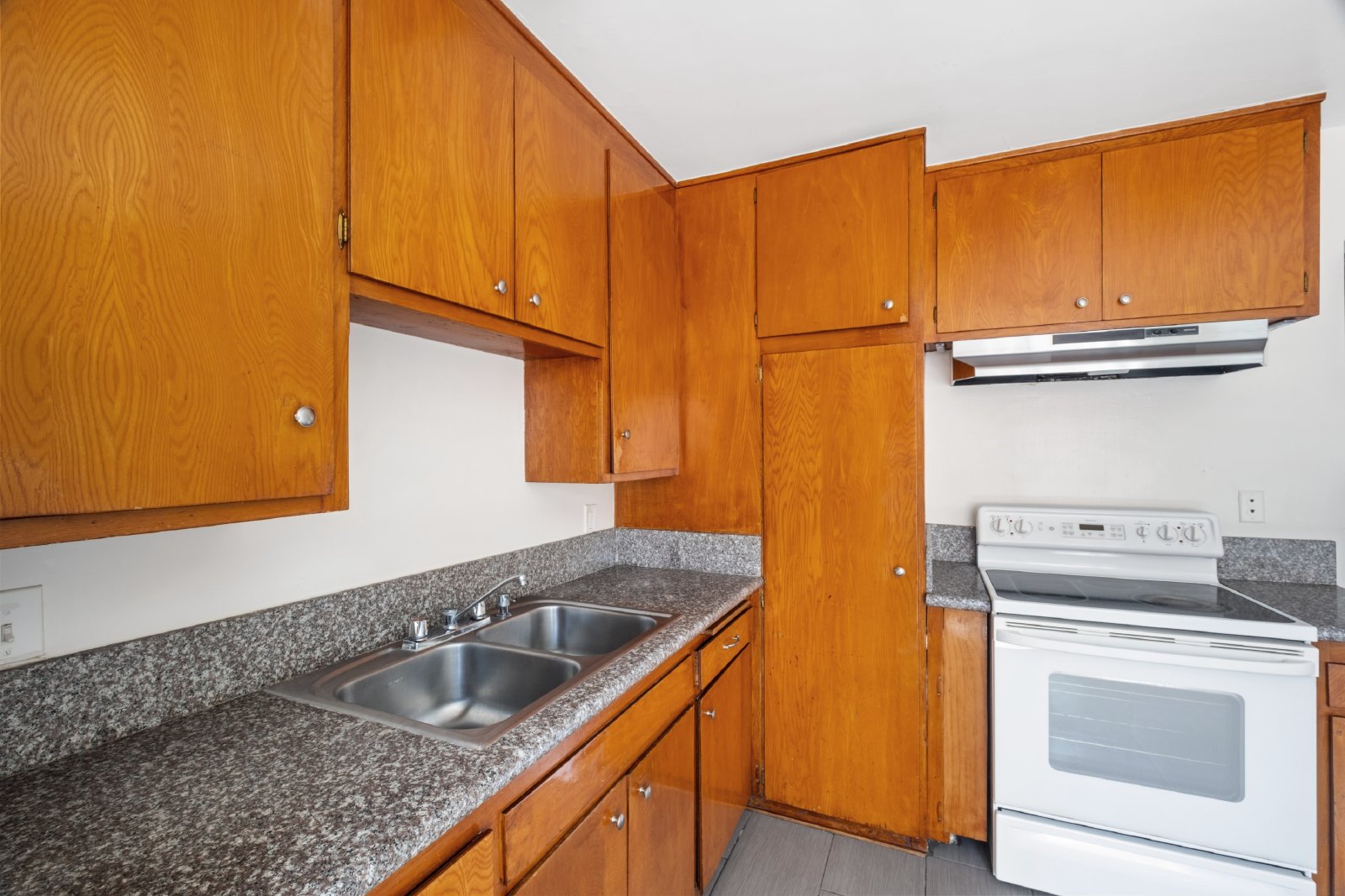 710 East 6th Street - 6 property image