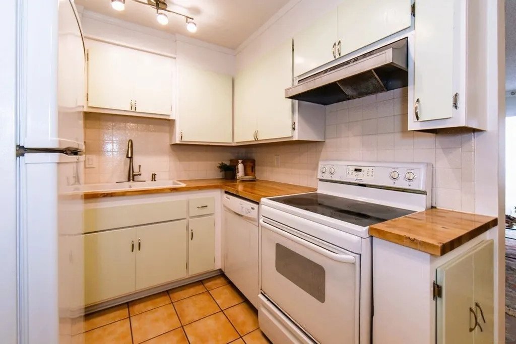 6199 Canterbury Dr #205 - 1 property image