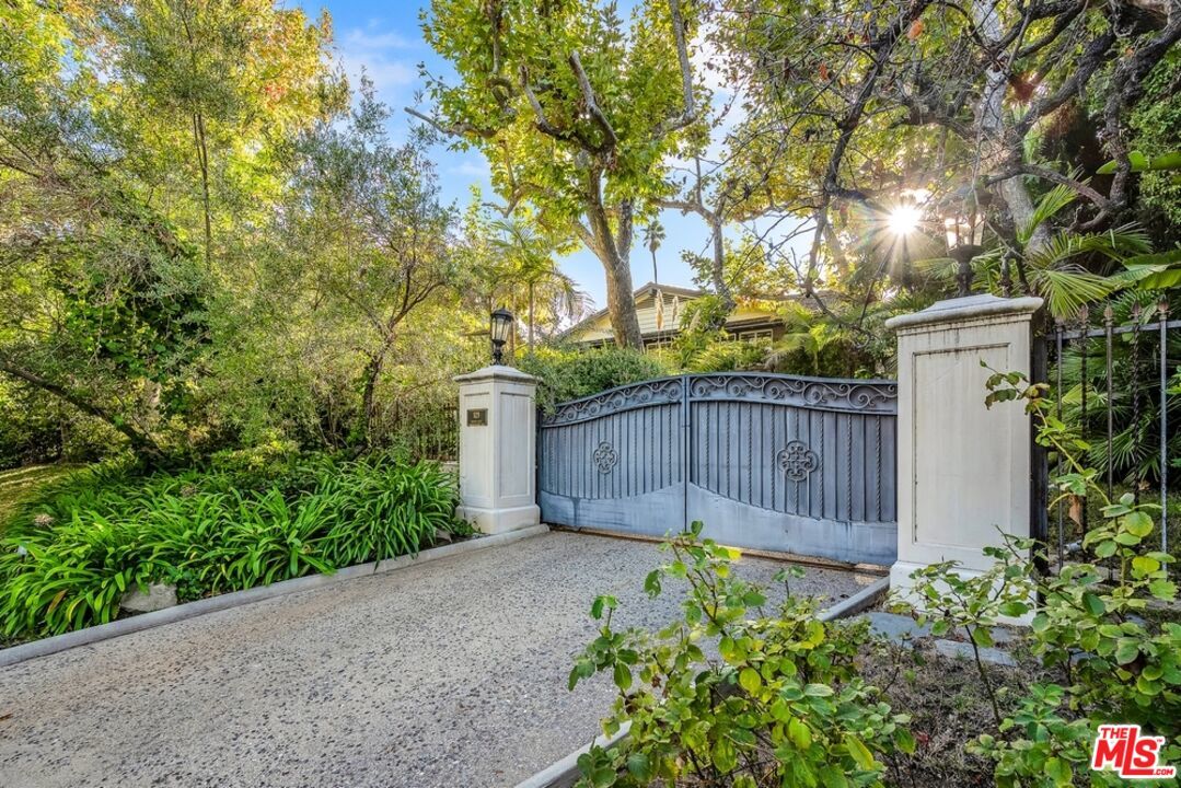 829 Whittier Drive - 1 property image