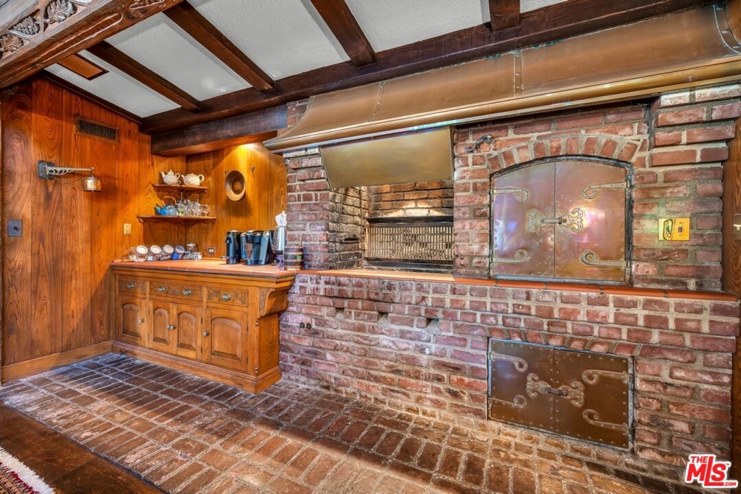 829 Whittier Drive - 1 property image