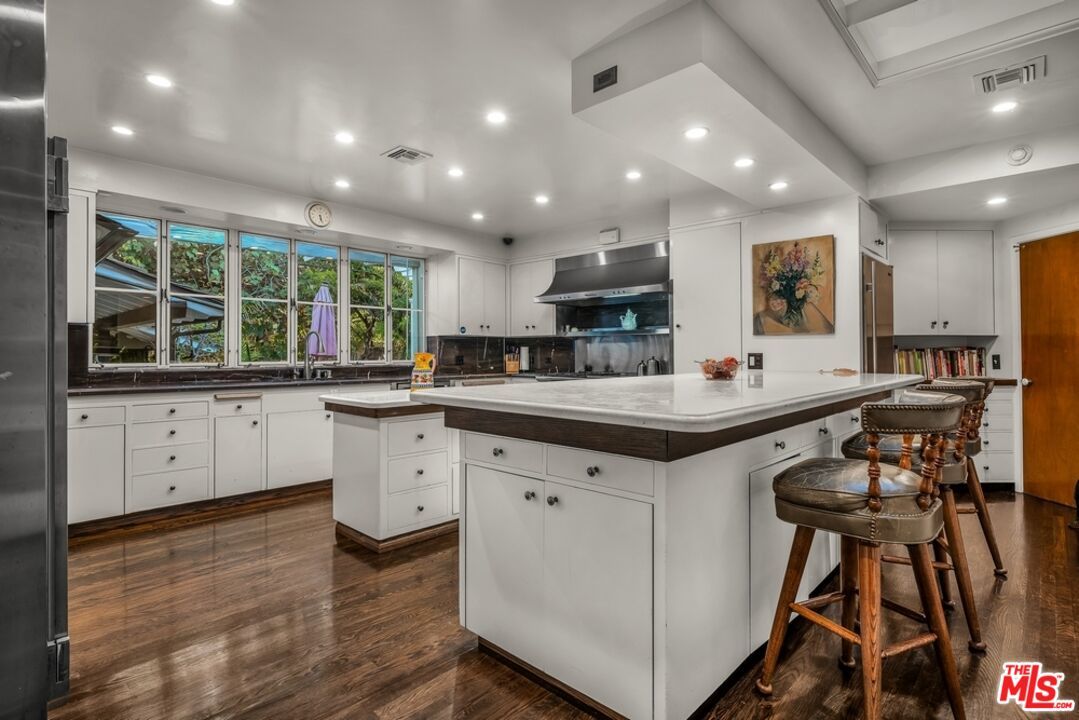 829 Whittier Drive - 1 property image