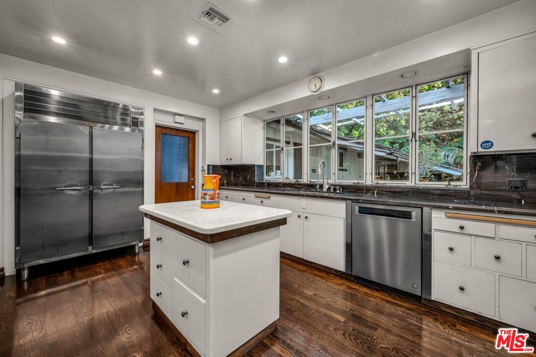 829 Whittier Drive - 1 property image