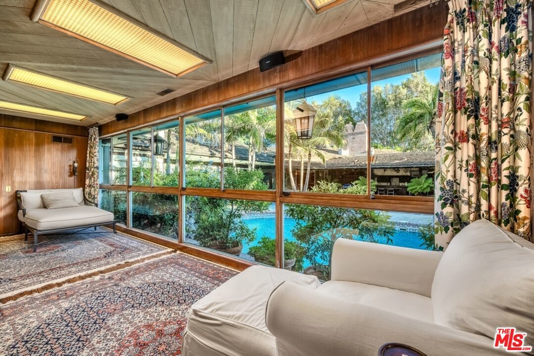 829 Whittier Drive - 1 property image