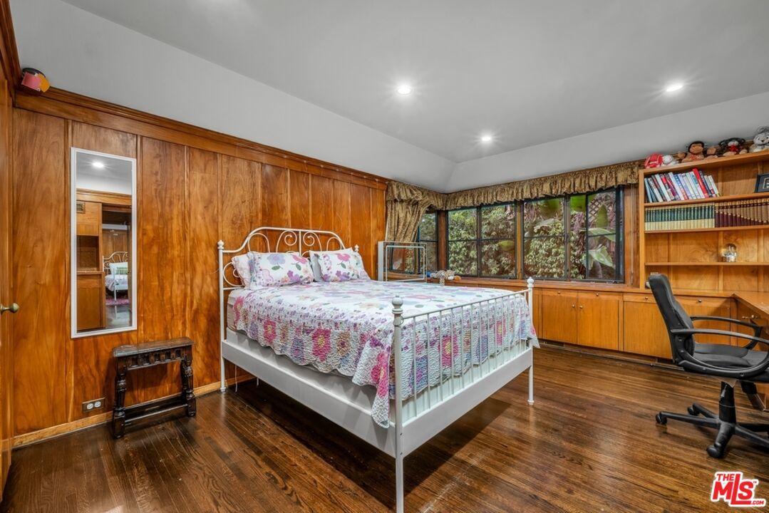 829 Whittier Drive - 1 property image