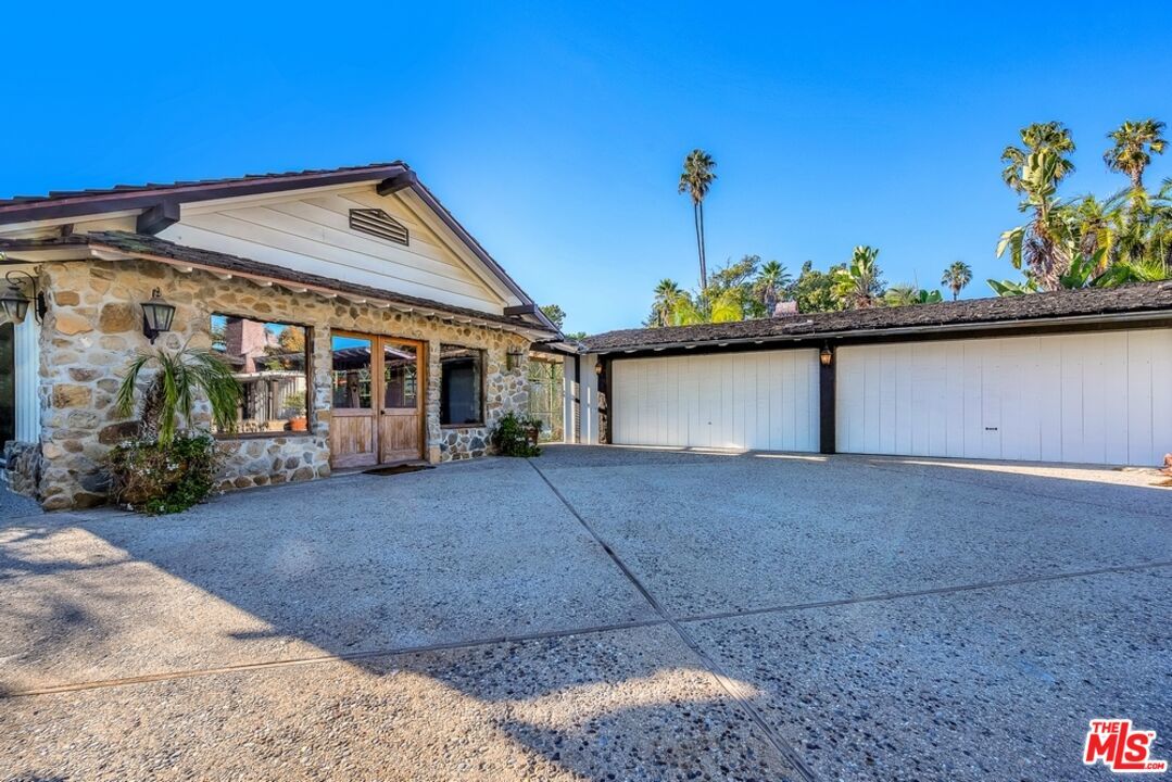 829 Whittier Drive - 1 property image