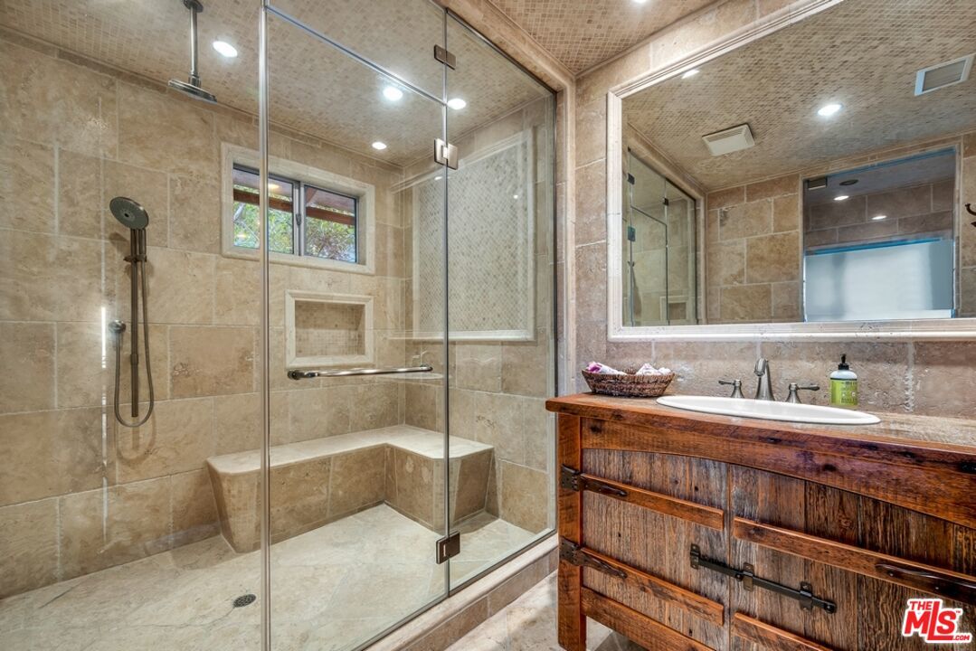 829 Whittier Drive - 1 property image