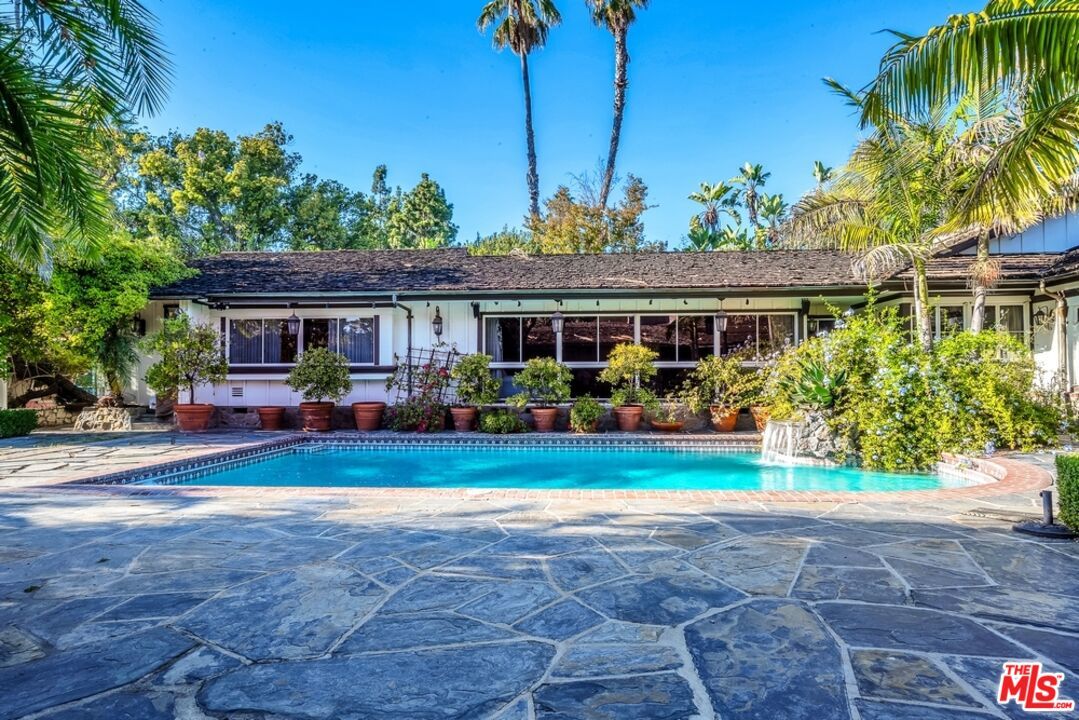 829 Whittier Drive - 1 property image