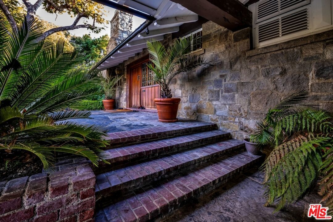 829 Whittier Drive - 1 property image