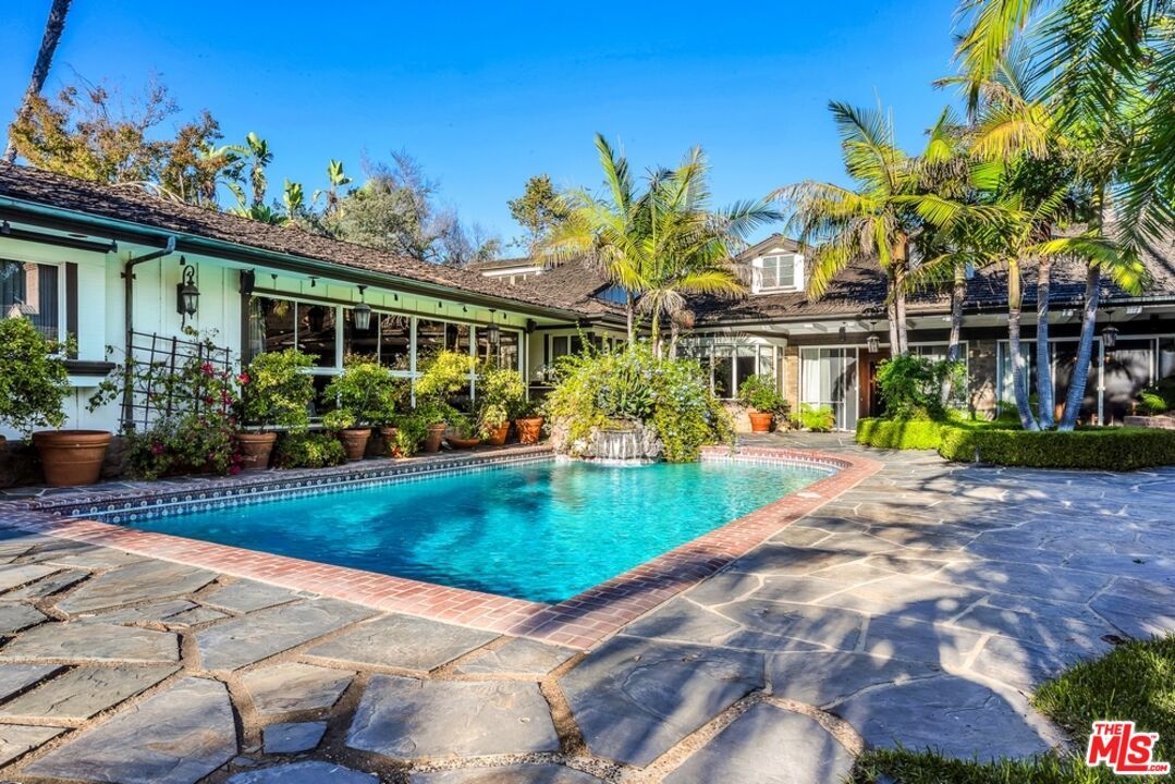 829 Whittier Drive - 1 property image