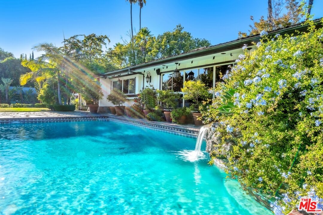 829 Whittier Drive - 1 property image