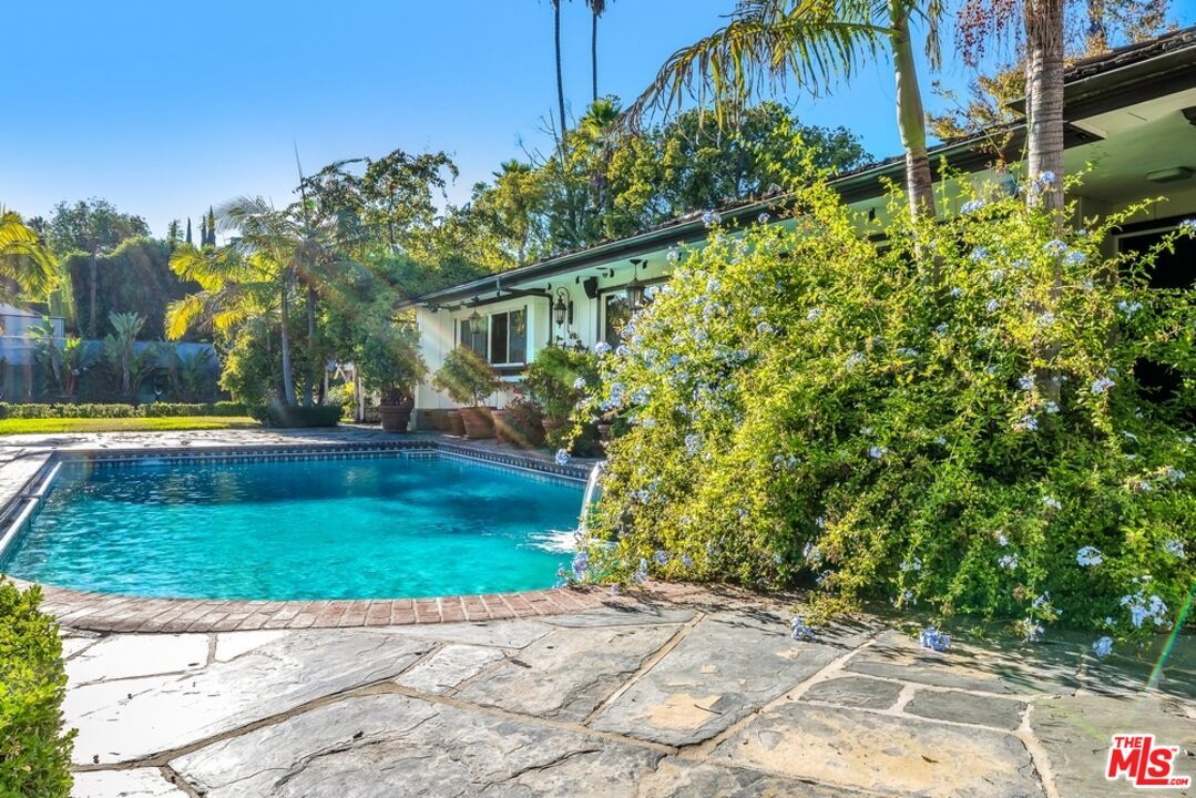 829 Whittier Drive - 1 property image