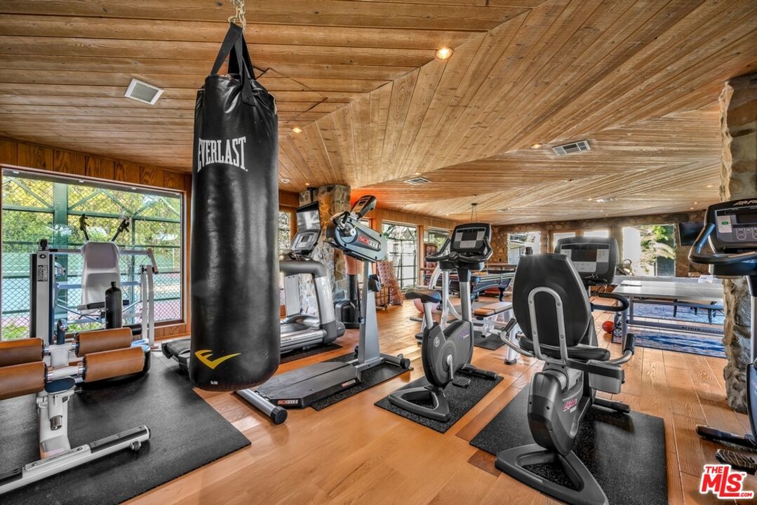 829 Whittier Drive - 1 property image
